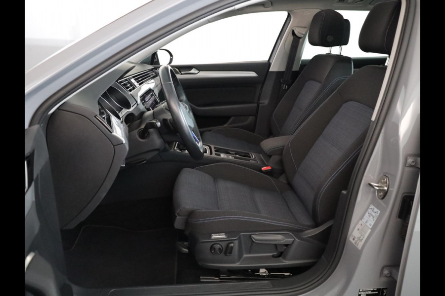 Volkswagen Passat 1.4 TSI PHEV GTE Business 218 pk Automaat (DSG) | Navigatie | Panoramadak | Parkeersensoren (Park assist) | Matrix LED koplampen | Stoelverwarming |