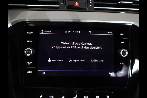 Volkswagen Passat 1.4 TSI PHEV GTE Business 218 pk Automaat (DSG) | Navigatie | Panoramadak | Parkeersensoren (Park assist) | Matrix LED koplampen | Stoelverwarming |