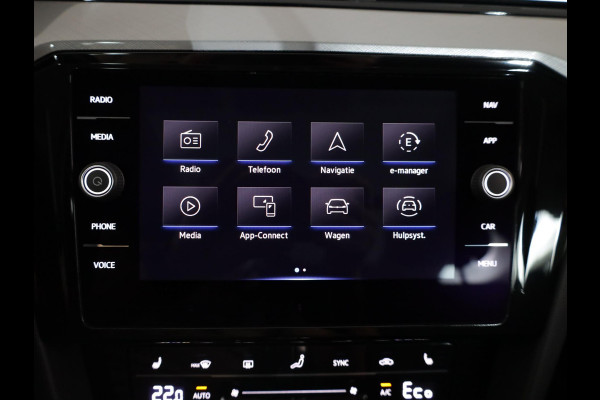 Volkswagen Passat 1.4 TSI PHEV GTE Business 218 pk Automaat (DSG) | Navigatie | Panoramadak | Parkeersensoren (Park assist) | Matrix LED koplampen | Stoelverwarming |