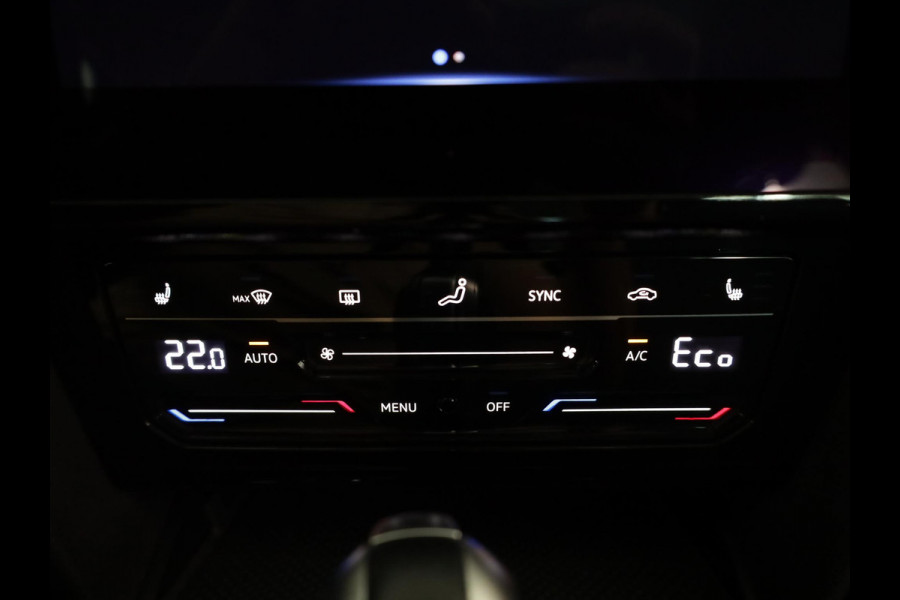 Volkswagen Passat 1.4 TSI PHEV GTE Business 218 pk Automaat (DSG) | Navigatie | Panoramadak | Parkeersensoren (Park assist) | Matrix LED koplampen | Stoelverwarming |