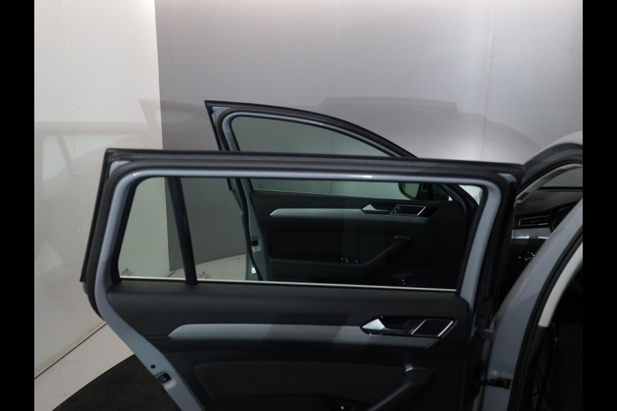 Volkswagen Passat 1.4 TSI PHEV GTE Business 218 pk Automaat (DSG) | Navigatie | Panoramadak | Parkeersensoren (Park assist) | Matrix LED koplampen | Stoelverwarming |