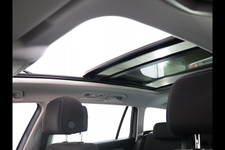Volkswagen Passat 1.4 TSI PHEV GTE Business 218 pk Automaat (DSG) | Navigatie | Panoramadak | Parkeersensoren (Park assist) | Matrix LED koplampen | Stoelverwarming |