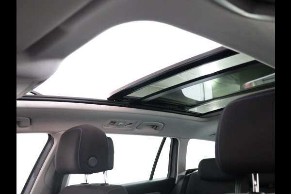 Volkswagen Passat 1.4 TSI PHEV GTE Business 218 pk Automaat (DSG) | Navigatie | Panoramadak | Parkeersensoren (Park assist) | Matrix LED koplampen | Stoelverwarming |