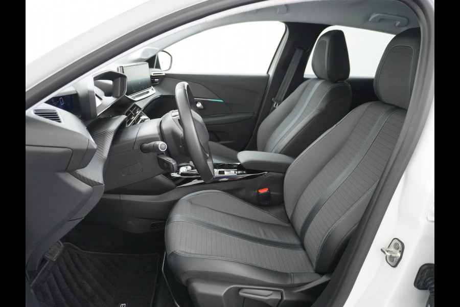 Peugeot e-208 EV Active 50kWh Automaat Apple Carplay Android Auto Navi Ecc 360°Camera Cruise Control Stoelverwarming Pdc DAB+ Keyless Privacy Glas Led Isofix Regen-Lichtsensor Rijstrooksensor Verkeersbord detectie