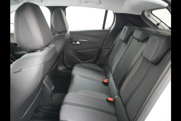Peugeot e-208 EV Active 50kWh Automaat Apple Carplay Android Auto Navi Ecc 360°Camera Cruise Control Stoelverwarming Pdc DAB+ Keyless Privacy Glas Led Isofix Regen-Lichtsensor Rijstrooksensor Verkeersbord detectie