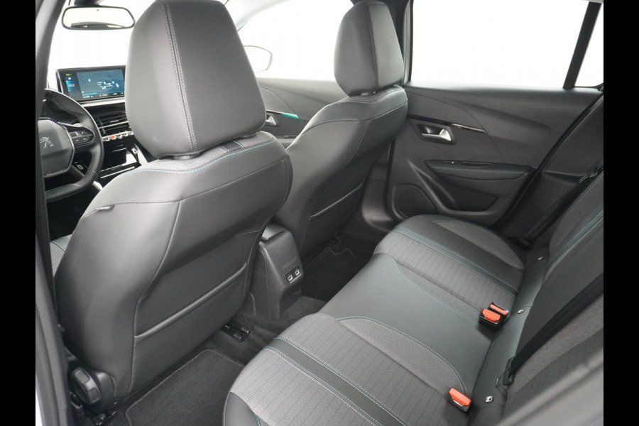Peugeot e-208 EV Active 50kWh Automaat Apple Carplay Android Auto Navi Ecc 360°Camera Cruise Control Stoelverwarming Pdc DAB+ Keyless Privacy Glas Led Isofix Regen-Lichtsensor Rijstrooksensor Verkeersbord detectie