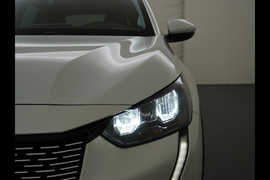 Peugeot e-208 EV Active 50kWh Automaat Apple Carplay Android Auto Navi Ecc 360°Camera Cruise Control Stoelverwarming Pdc DAB+ Keyless Privacy Glas Led Isofix Regen-Lichtsensor Rijstrooksensor Verkeersbord detectie