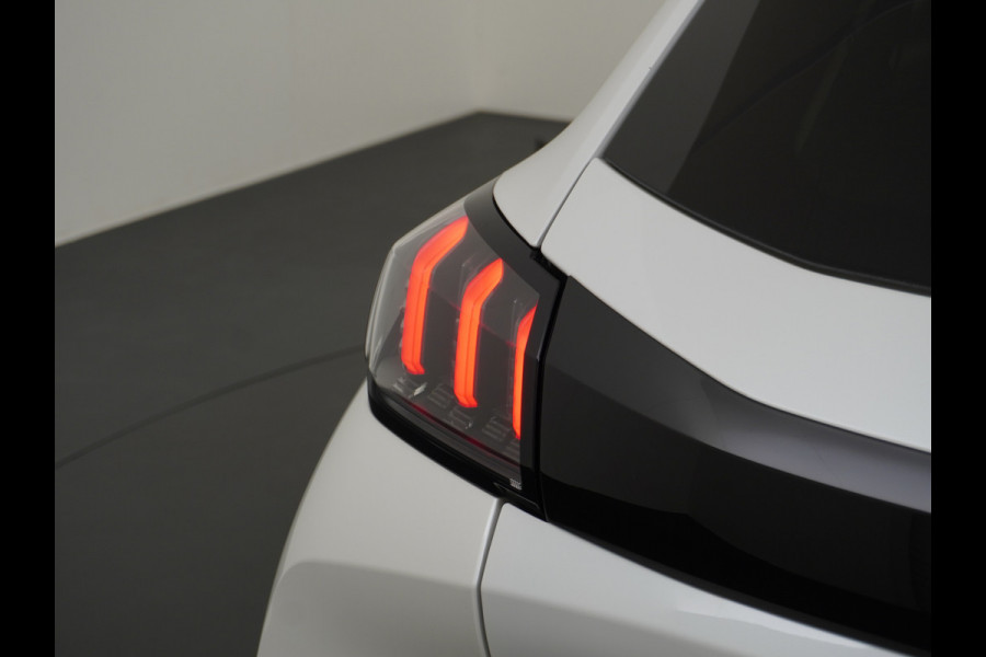 Peugeot e-208 EV Active 50kWh Automaat Apple Carplay Android Auto Navi Ecc 360°Camera Cruise Control Stoelverwarming Pdc DAB+ Keyless Privacy Glas Led Isofix Regen-Lichtsensor Rijstrooksensor Verkeersbord detectie