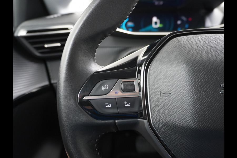 Peugeot e-208 EV Active 50kWh Automaat Apple Carplay Android Auto Navi Ecc 360°Camera Cruise Control Stoelverwarming Pdc DAB+ Keyless Privacy Glas Led Isofix Regen-Lichtsensor Rijstrooksensor Verkeersbord detectie