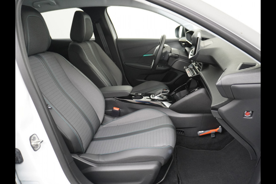 Peugeot e-208 EV Active 50kWh Automaat Apple Carplay Android Auto Navi Ecc 360°Camera Cruise Control Stoelverwarming Pdc DAB+ Keyless Privacy Glas Led Isofix Regen-Lichtsensor Rijstrooksensor Verkeersbord detectie