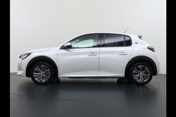 Peugeot e-208 EV Active 50kWh Automaat Apple Carplay Android Auto Navi Ecc 360°Camera Cruise Control Stoelverwarming Pdc DAB+ Keyless Privacy Glas Led Isofix Regen-Lichtsensor Rijstrooksensor Verkeersbord detectie