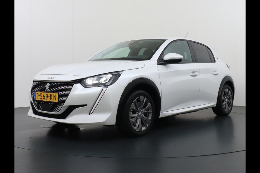 Peugeot e-208 EV Active 50kWh Automaat Apple Carplay Android Auto Navi Ecc 360°Camera Cruise Control Stoelverwarming Pdc DAB+ Keyless Privacy Glas Led Isofix Regen-Lichtsensor Rijstrooksensor Verkeersbord detectie