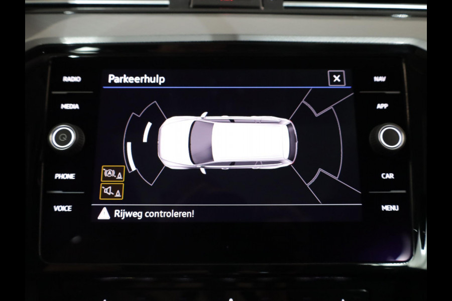Volkswagen Passat 1.4 TSI PHEV GTE Business 218 pk Automaat (DSG) | Navigatie | Panoramadak | Parkeersensoren (Park assist) | Matrix LED koplampen | Stoelverwarming |