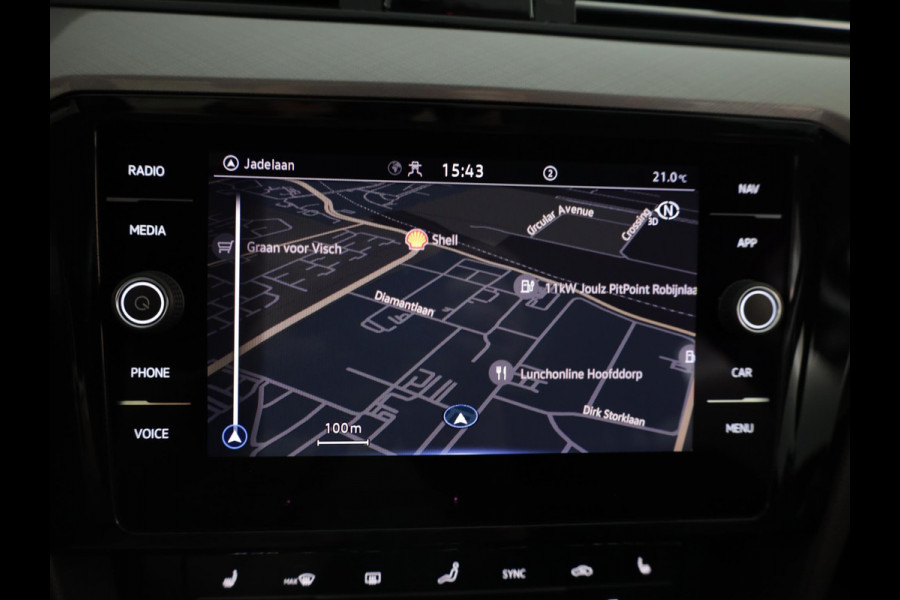 Volkswagen Passat 1.4 TSI PHEV GTE Business 218 pk Automaat (DSG) | Navigatie | Panoramadak | Parkeersensoren (Park assist) | Matrix LED koplampen | Stoelverwarming |