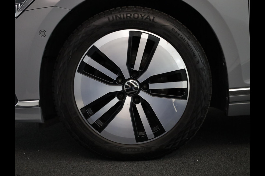 Volkswagen Passat 1.4 TSI PHEV GTE Business 218 pk Automaat (DSG) | Navigatie | Panoramadak | Parkeersensoren (Park assist) | Matrix LED koplampen | Stoelverwarming |