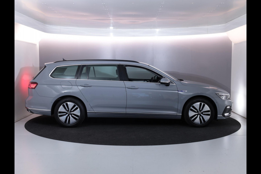 Volkswagen Passat 1.4 TSI PHEV GTE Business 218 pk Automaat (DSG) | Navigatie | Panoramadak | Parkeersensoren (Park assist) | Matrix LED koplampen | Stoelverwarming |