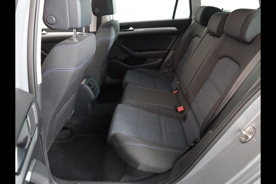 Volkswagen Passat 1.4 TSI PHEV GTE Business 218 pk Automaat (DSG) | Navigatie | Panoramadak | Parkeersensoren (Park assist) | Matrix LED koplampen | Stoelverwarming |
