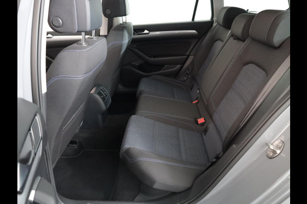 Volkswagen Passat 1.4 TSI PHEV GTE Business 218 pk Automaat (DSG) | Navigatie | Panoramadak | Parkeersensoren (Park assist) | Matrix LED koplampen | Stoelverwarming |