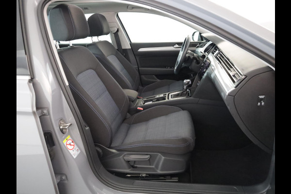 Volkswagen Passat 1.4 TSI PHEV GTE Business 218 pk Automaat (DSG) | Navigatie | Panoramadak | Parkeersensoren (Park assist) | Matrix LED koplampen | Stoelverwarming |