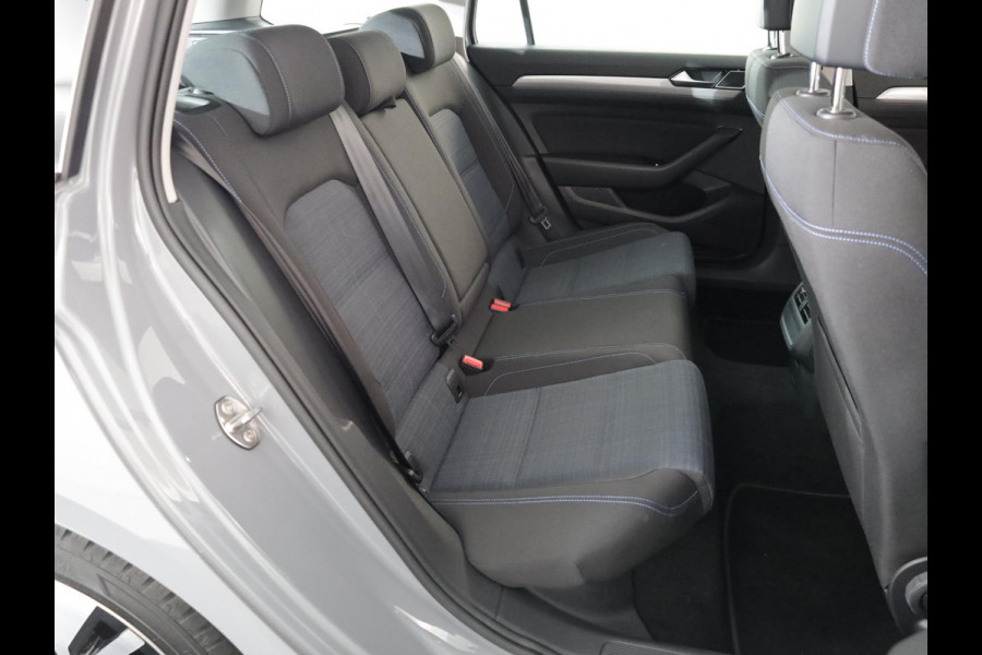 Volkswagen Passat 1.4 TSI PHEV GTE Business 218 pk Automaat (DSG) | Navigatie | Panoramadak | Parkeersensoren (Park assist) | Matrix LED koplampen | Stoelverwarming |