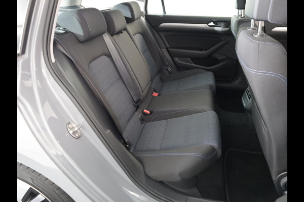 Volkswagen Passat 1.4 TSI PHEV GTE Business 218 pk Automaat (DSG) | Navigatie | Panoramadak | Parkeersensoren (Park assist) | Matrix LED koplampen | Stoelverwarming |