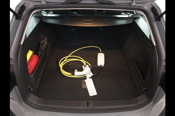 Volkswagen Passat 1.4 TSI PHEV GTE Business 218 pk Automaat (DSG) | Navigatie | Panoramadak | Parkeersensoren (Park assist) | Matrix LED koplampen | Stoelverwarming |