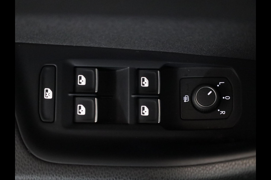 Volkswagen Passat 1.4 TSI PHEV GTE Business 218 pk Automaat (DSG) | Navigatie | Panoramadak | Parkeersensoren (Park assist) | Matrix LED koplampen | Stoelverwarming |