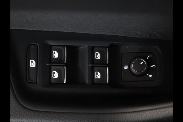 Volkswagen Passat 1.4 TSI PHEV GTE Business 218 pk Automaat (DSG) | Navigatie | Panoramadak | Parkeersensoren (Park assist) | Matrix LED koplampen | Stoelverwarming |