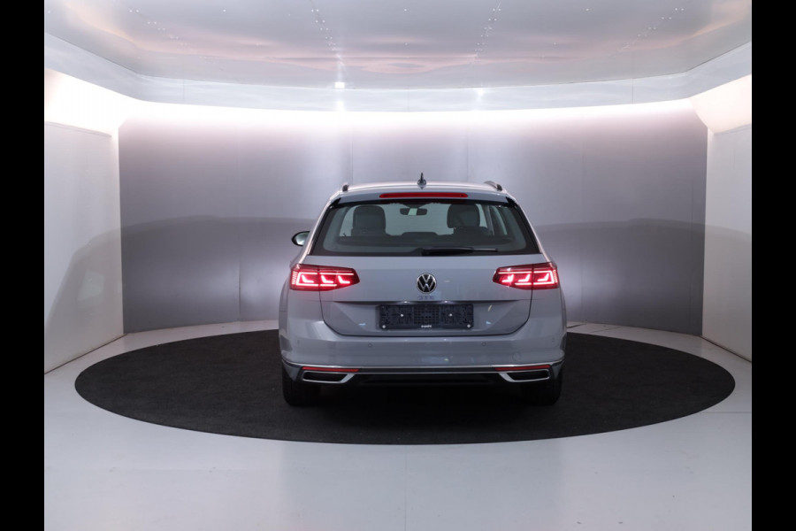 Volkswagen Passat 1.4 TSI PHEV GTE Business 218 pk Automaat (DSG) | Navigatie | Panoramadak | Parkeersensoren (Park assist) | Matrix LED koplampen | Stoelverwarming |