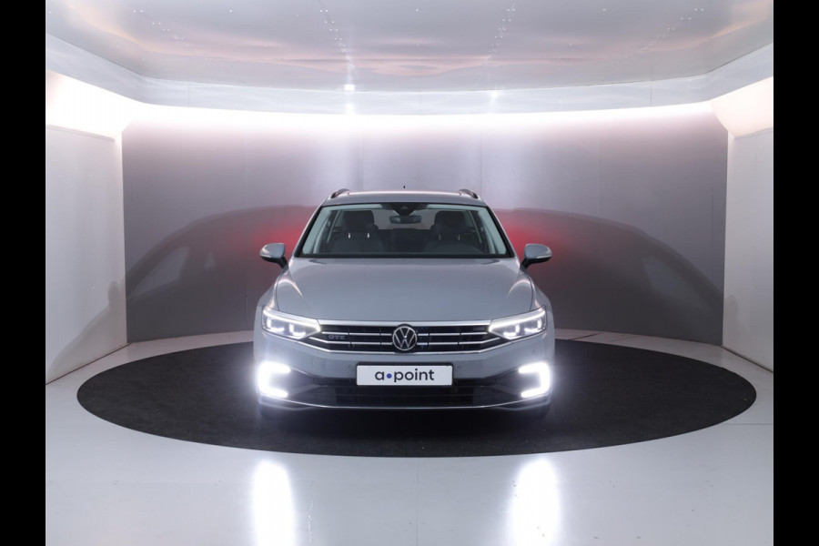 Volkswagen Passat 1.4 TSI PHEV GTE Business 218 pk Automaat (DSG) | Navigatie | Panoramadak | Parkeersensoren (Park assist) | Matrix LED koplampen | Stoelverwarming |