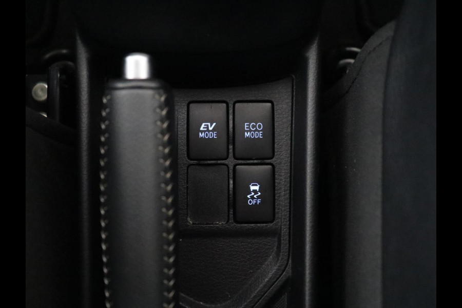 Toyota Yaris 1.5 Hybrid GR Sport | Sportstoelen | Leder/Alcantara | Camera | Climate control | Cruise control | Getint glas | Bluetooth