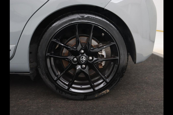 Toyota Yaris 1.5 Hybrid GR Sport | Sportstoelen | Leder/Alcantara | Camera | Climate control | Cruise control | Getint glas | Bluetooth