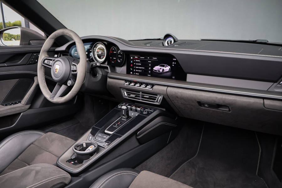 Porsche 911 Cabrio 3.0 Carrera 4 GTS | ACHTERASBESTURING | ADAPTIVE SPORTSTOELLEN PLUS | DECOR MAT CARBON | LICHT DESIGN PACK | SPORT DESIGN