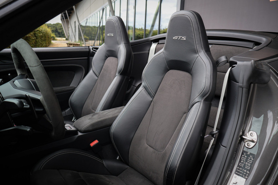 Porsche 911 Cabrio 3.0 Carrera 4 GTS | ACHTERASBESTURING | ADAPTIVE SPORTSTOELLEN PLUS | DECOR MAT CARBON | LICHT DESIGN PACK | SPORT DESIGN