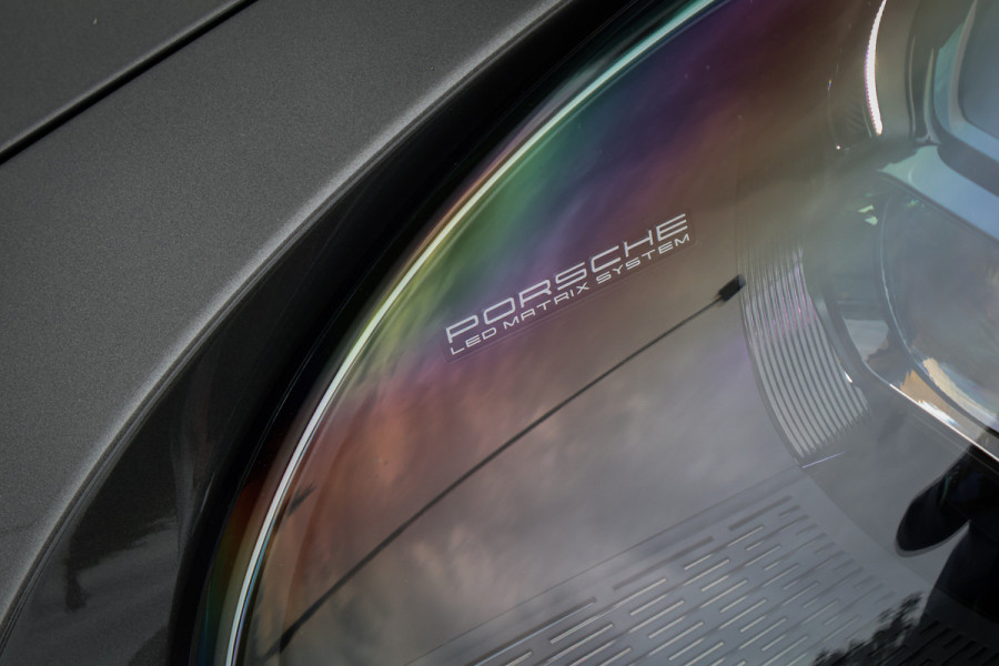 Porsche 911 Cabrio 3.0 Carrera 4 GTS | ACHTERASBESTURING | ADAPTIVE SPORTSTOELLEN PLUS | DECOR MAT CARBON | LICHT DESIGN PACK | SPORT DESIGN
