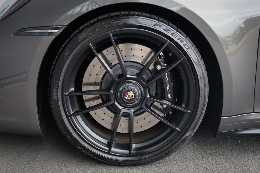 Porsche 911 Cabrio 3.0 Carrera 4 GTS | ACHTERASBESTURING | ADAPTIVE SPORTSTOELLEN PLUS | DECOR MAT CARBON | LICHT DESIGN PACK | SPORT DESIGN