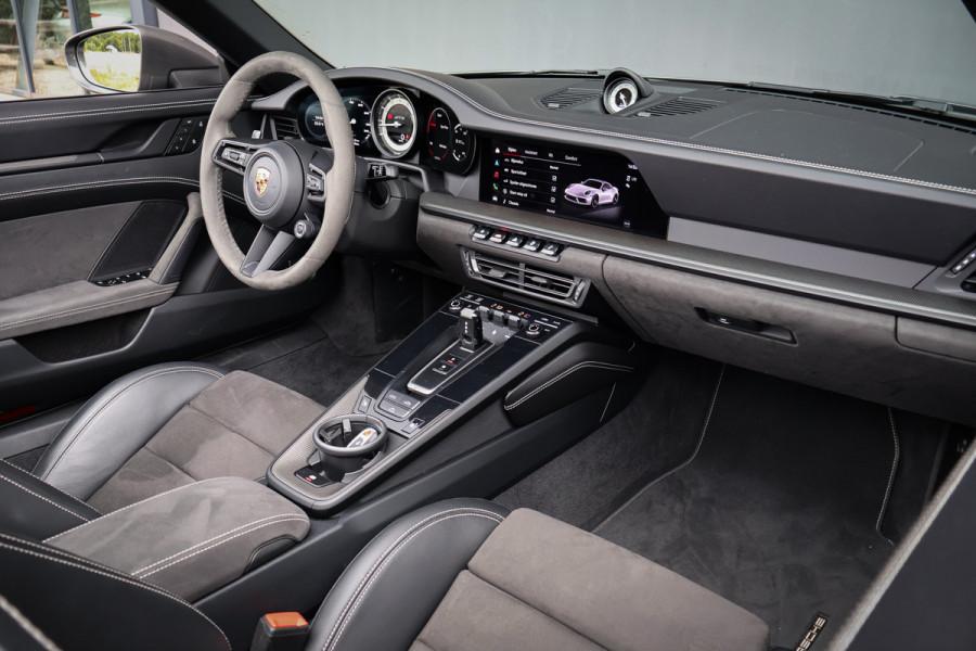 Porsche 911 Cabrio 3.0 Carrera 4 GTS | ACHTERASBESTURING | ADAPTIVE SPORTSTOELLEN PLUS | DECOR MAT CARBON | LICHT DESIGN PACK | SPORT DESIGN