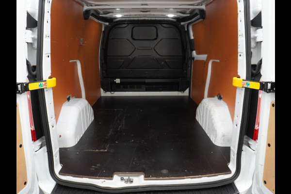 Ford Transit Custom 280 2.0TDCI 130PK L1H1 3-Persoons Apple Carplay Android Auto Airco Trekhaak Camera Cruise Control Pdc Voorruitverwarming Trend Regen-Lichtsensor Betonplex Vloer Wandbetimmering Schuifdeur Euro 6 385NM Koppel Zeer Compleet!