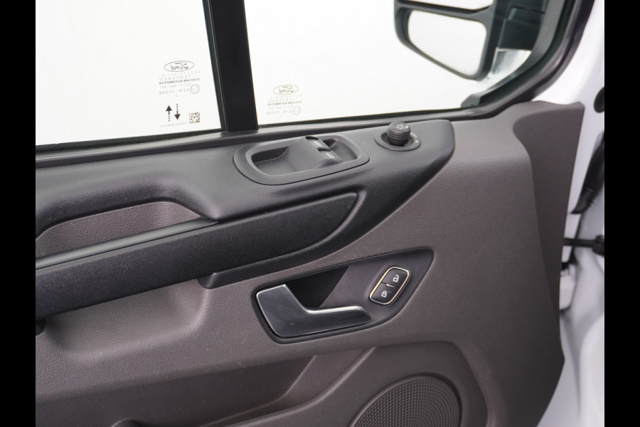 Ford Transit Custom 280 2.0TDCI 130PK L1H1 3-Persoons Apple Carplay Android Auto Airco Trekhaak Camera Cruise Control Pdc Voorruitverwarming Trend Regen-Lichtsensor Betonplex Vloer Wandbetimmering Schuifdeur Euro 6 385NM Koppel Zeer Compleet!