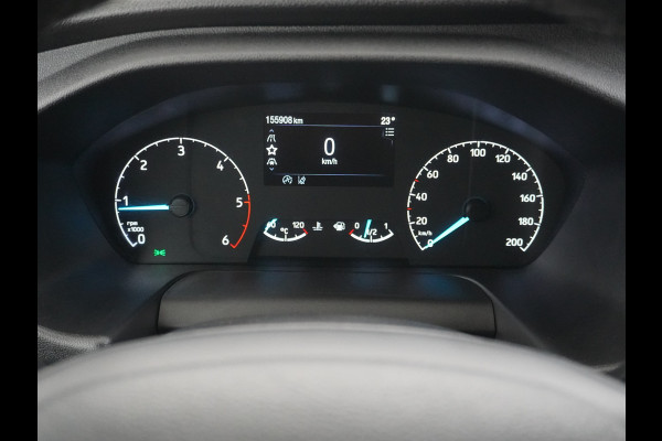 Ford Transit Custom 280 2.0TDCI 130PK L1H1 3-Persoons Apple Carplay Android Auto Airco Trekhaak Camera Cruise Control Pdc Voorruitverwarming Trend Regen-Lichtsensor Betonplex Vloer Wandbetimmering Schuifdeur Euro 6 385NM Koppel Zeer Compleet!