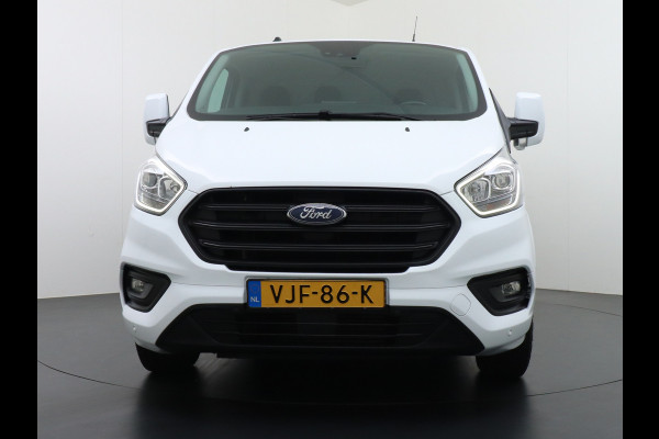 Ford Transit Custom 280 2.0TDCI 130PK L1H1 3-Persoons Apple Carplay Android Auto Airco Trekhaak Camera Cruise Control Pdc Voorruitverwarming Trend Regen-Lichtsensor Betonplex Vloer Wandbetimmering Schuifdeur Euro 6 385NM Koppel Zeer Compleet!