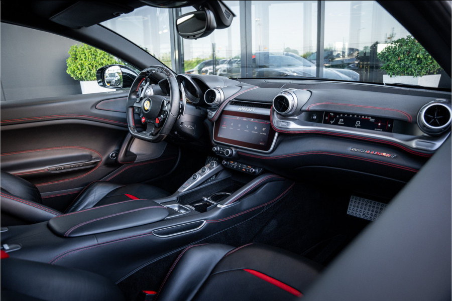 Ferrari GTC4Lusso T 3.9 V8 - Nero Daytona | Passenger Display | Lift | Stoelkoeling | Memory