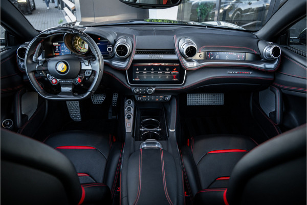 Ferrari GTC4Lusso T 3.9 V8 - Nero Daytona | Passenger Display | Lift | Stoelkoeling | Memory