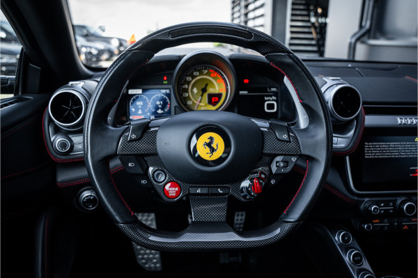 Ferrari GTC4Lusso T 3.9 V8 - Nero Daytona | Passenger Display | Lift | Stoelkoeling | Memory