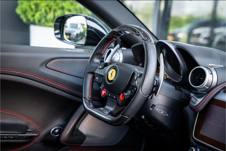 Ferrari GTC4Lusso T 3.9 V8 - Nero Daytona | Passenger Display | Lift | Stoelkoeling | Memory