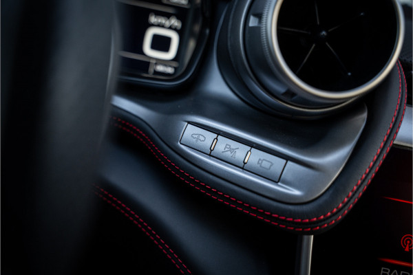 Ferrari GTC4Lusso T 3.9 V8 - Nero Daytona | Passenger Display | Lift | Stoelkoeling | Memory