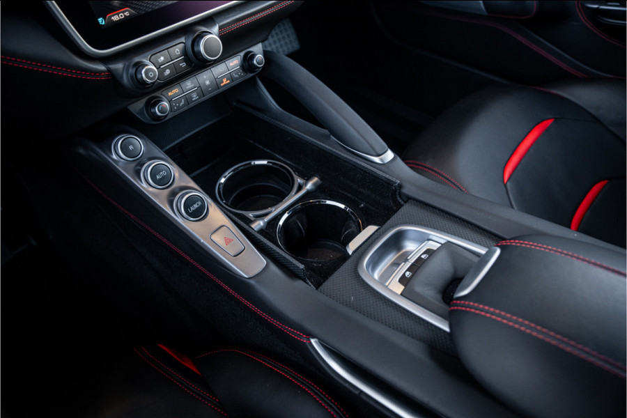 Ferrari GTC4Lusso T 3.9 V8 - Nero Daytona | Passenger Display | Lift | Stoelkoeling | Memory