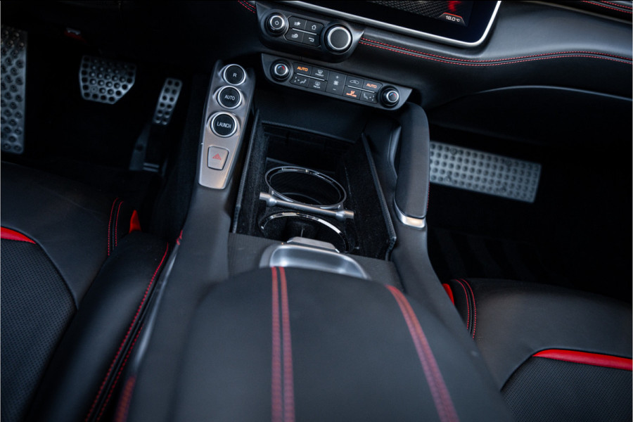 Ferrari GTC4Lusso T 3.9 V8 - Nero Daytona | Passenger Display | Lift | Stoelkoeling | Memory