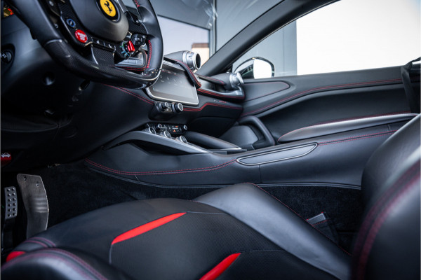 Ferrari GTC4Lusso T 3.9 V8 - Nero Daytona | Passenger Display | Lift | Stoelkoeling | Memory