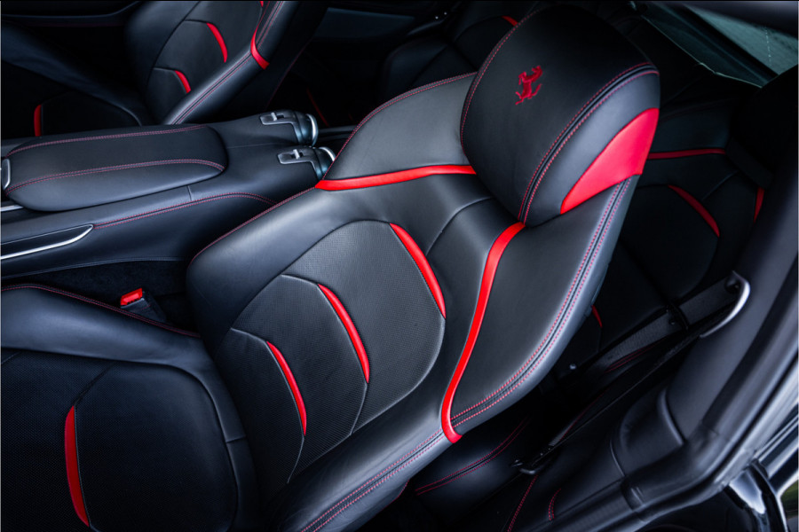Ferrari GTC4Lusso T 3.9 V8 - Nero Daytona | Passenger Display | Lift | Stoelkoeling | Memory